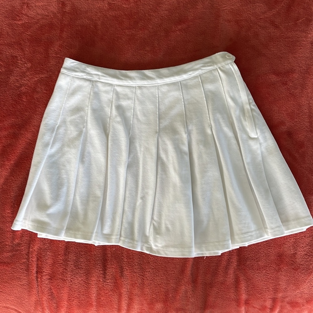 Urban Outfitters Off White Pleated Mini Skirt Size Small
